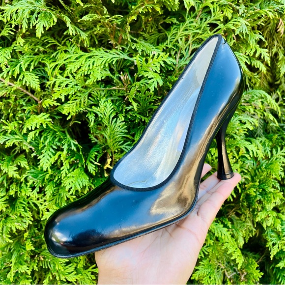 Dolce & Gabbana Shoes - New! Dolce & Gabbana Black Patent Round Toe Spool Heel Classic Pumps